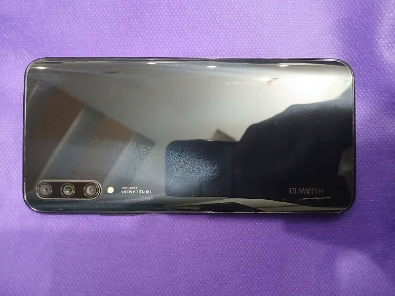 Huawei Y9s 128Gb Excellent Condition with box and all accessories 9