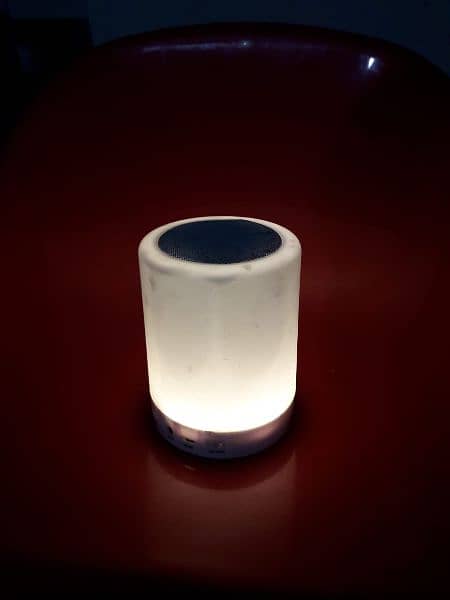 Lamp Speaker 10