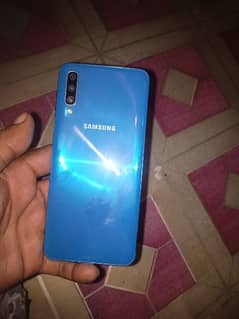 Samsung a50 4 128 with box