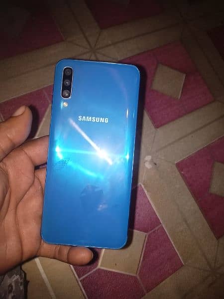 Samsung a50 4 128 with box 0