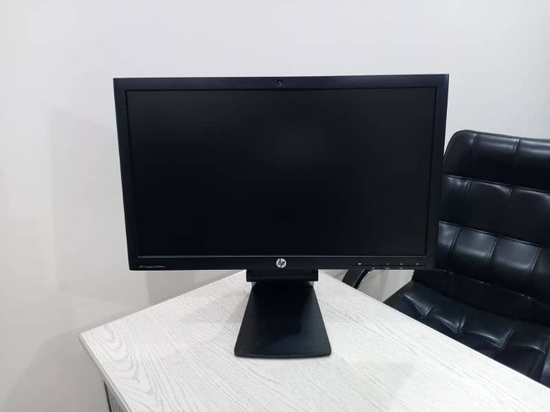 Hp compaq LA2206 22 inch 1080p gaming led with speakers, webcam & mice 1