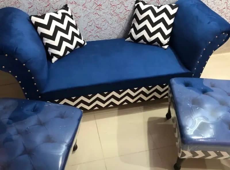 4 seater sofa 0