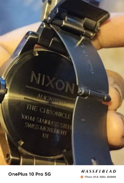 Brand : Nixon 4