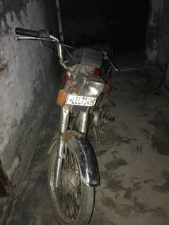 Dhoom CD 70 for Sale 2015 model urgent sale