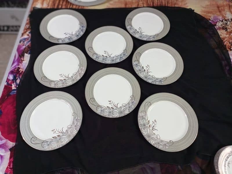 bone china dinner set 0