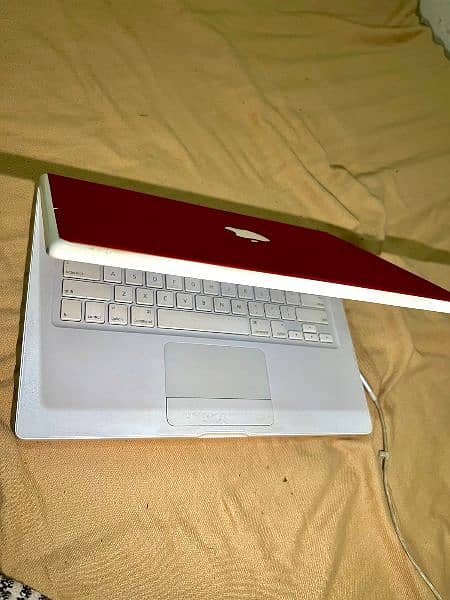 apple macbook   ! 4