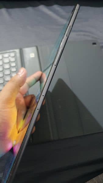 Samsung Galaxy Tab S5e with Original keyboard case 4