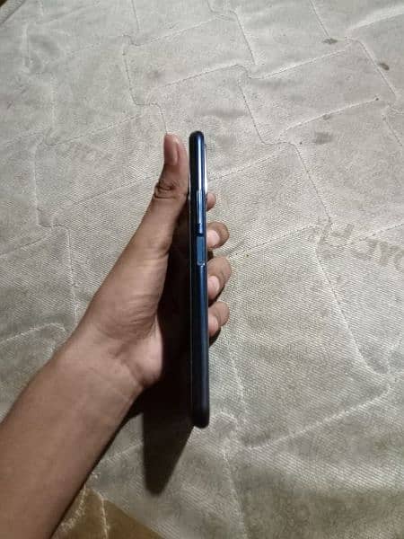 vivo y20 4/64 urgent sale serious buyer concat 2