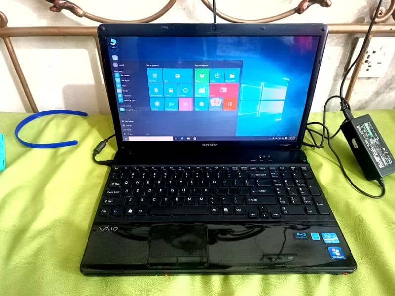 Sony vaio corei5 Glossy Laptop 4GB Ram 320GB HDD Good condition 1