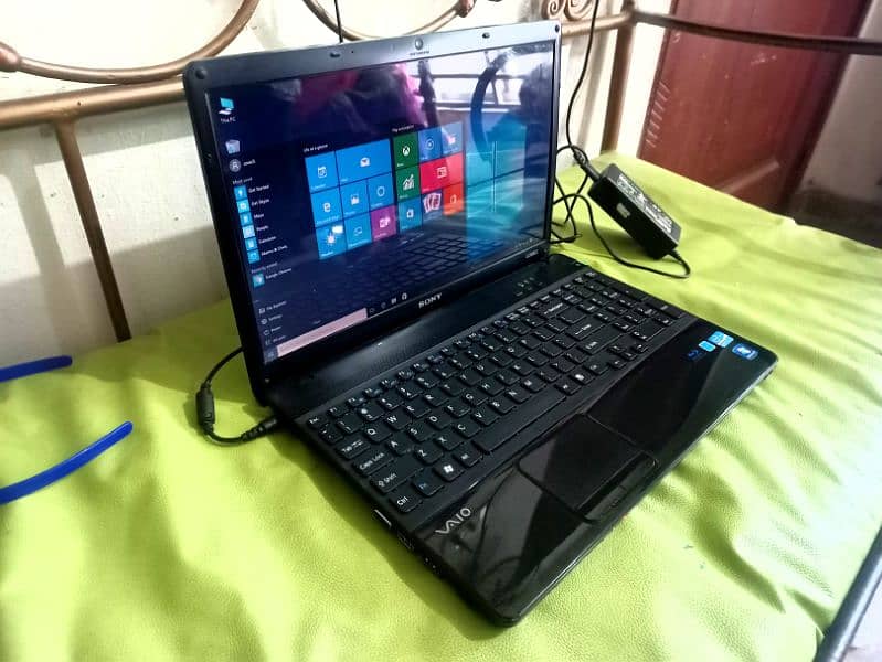 Sony vaio corei5 Glossy Laptop 4GB Ram 320GB HDD Good condition 2