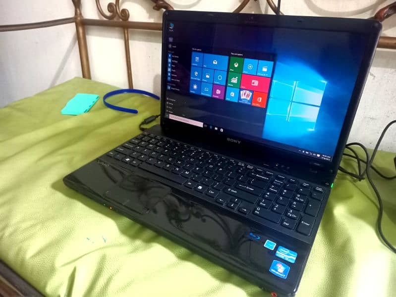 Sony vaio corei5 Glossy Laptop 4GB Ram 320GB HDD Good condition 3