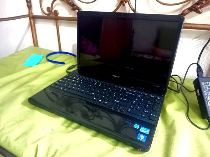 Sony vaio corei5 Glossy Laptop 4GB Ram 320GB HDD Good condition 5