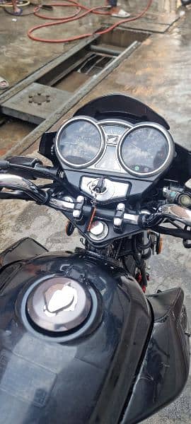 Honda CB150F Black 10/10 condition 6