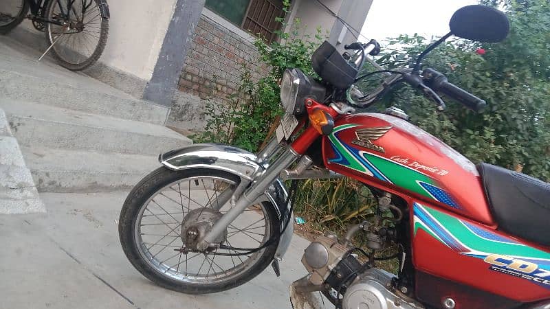 Honda cd 70 for sale in Lahore Cantt all ok no Any issues 0331-0425371 5