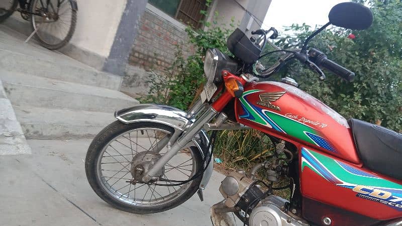 Honda cd 70 for sale in Lahore Cantt all ok no Any issues 0331-0425371 6