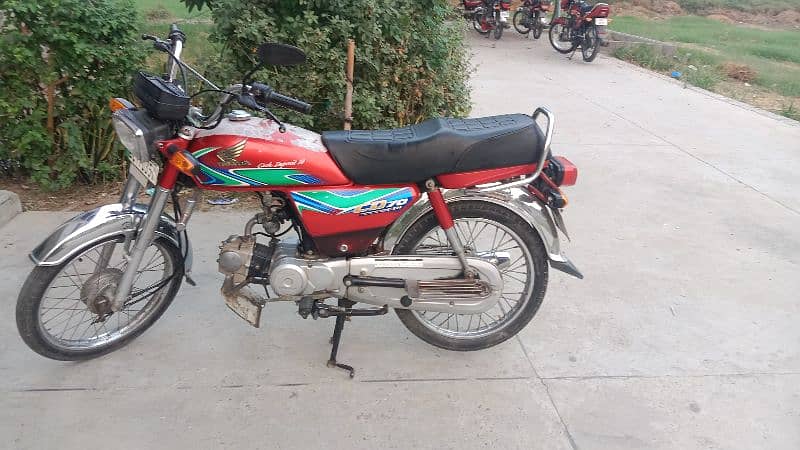 Honda cd 70 for sale in Lahore Cantt all ok no Any issues 0331-0425371 9