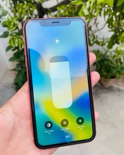 iphone XR 128gb pta aproved and box 2