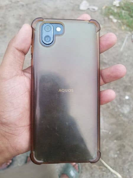 Sharp Aquos R2 3