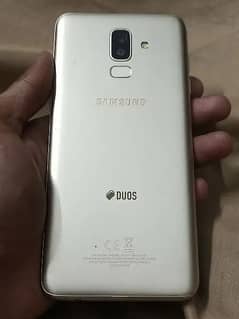 Samsung j8 for sale in a reasonable price 4gb 64gb non pta lcd crack