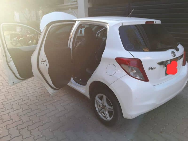 Toyota Vitz 2018 4