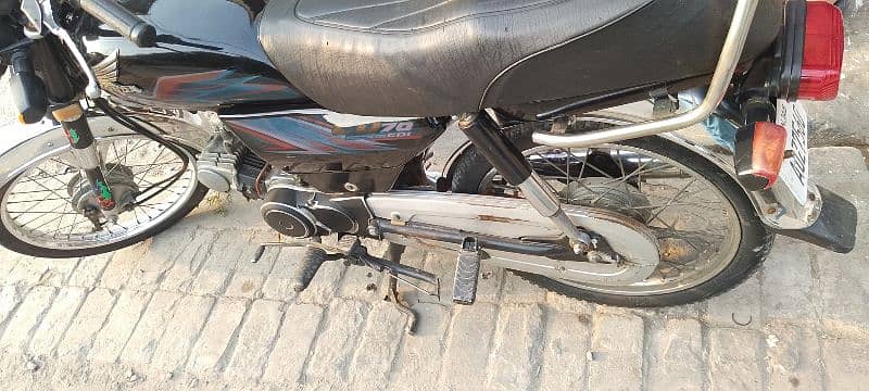 Honda CD70 for sale . All ok. Koi Kam ni hony Wala. CD 70 1