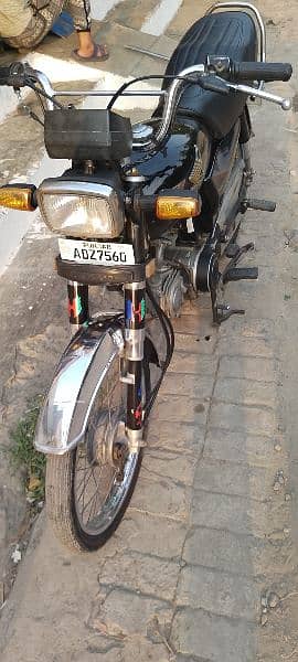 Honda CD70 for sale . All ok. Koi Kam ni hony Wala. CD 70 3