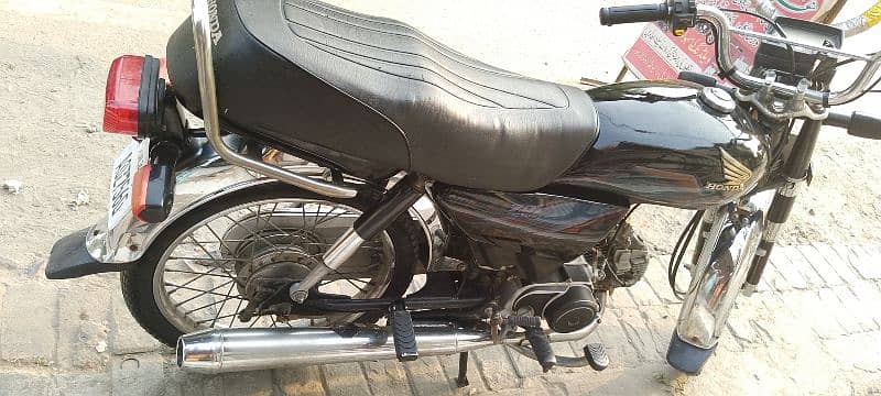 Honda CD70 for sale . All ok. Koi Kam ni hony Wala. CD 70 5