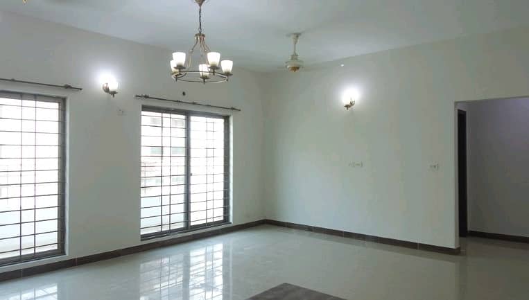 Ideal Flat In Lahore Available For Rs. 27500000 3