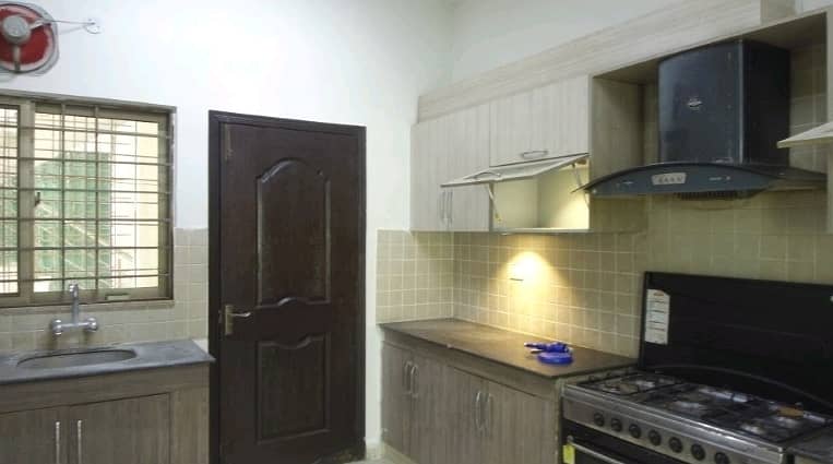 Ideal Flat In Lahore Available For Rs. 27500000 6