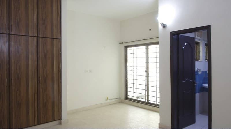 Ideal Flat In Lahore Available For Rs. 27500000 8