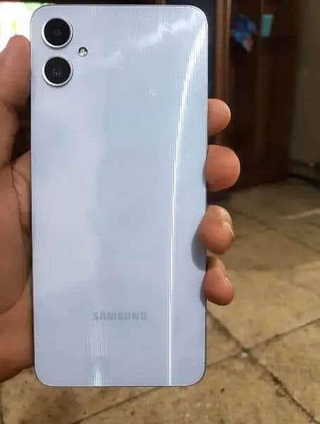 Samsung a05 complete box panel change hai warranty 9month ki hai 0