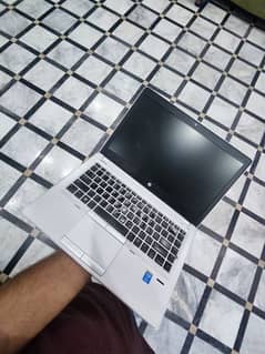 model Folio (9480m) vpro HP i7 8GB/500GB hard 4th jen