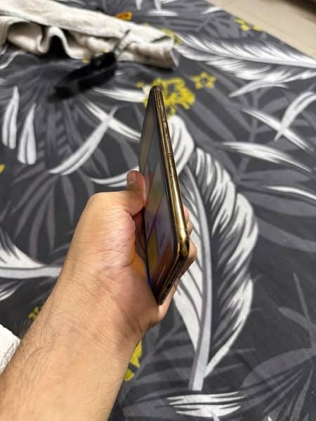 iphone 11 pro max 256gb urgent sell 3