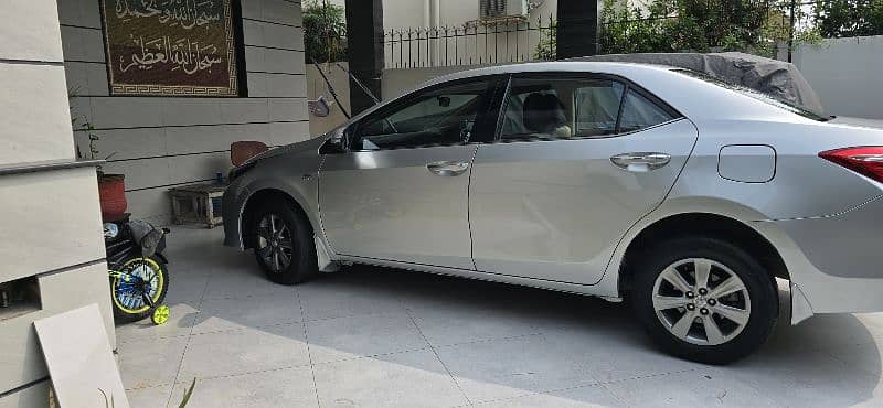 Toyota Altis Grande 2016 1