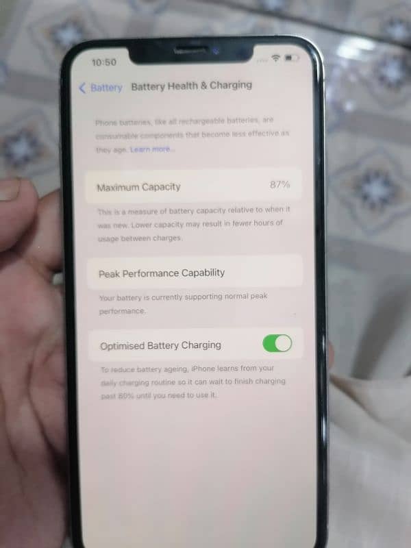 iPhone Xs Max White Colour in Very Good condition 7