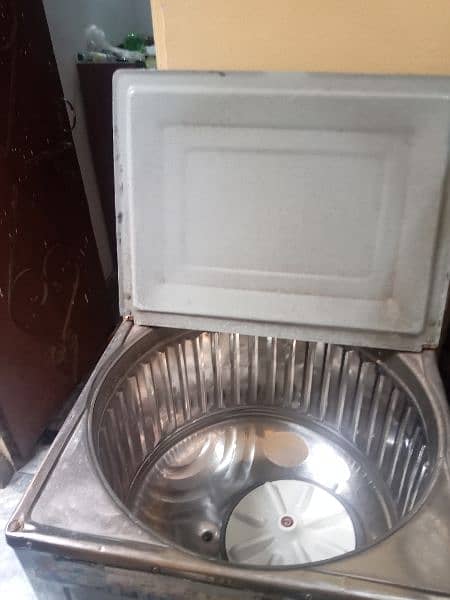 washing machine in genuine condition 0