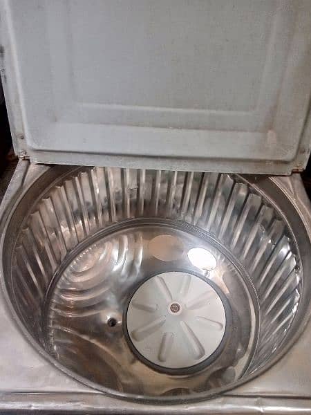 washing machine in genuine condition 1