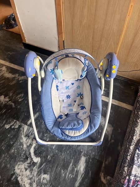 Tinnies Baby swing just box open 2