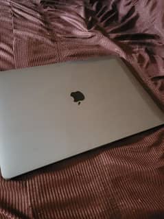 Macbook Pro 2019 i9 10/10