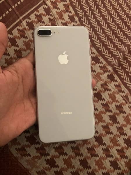 iphone 8 plus 64 gb non pta bas finger nhi chalta baqi all ok set ha 2