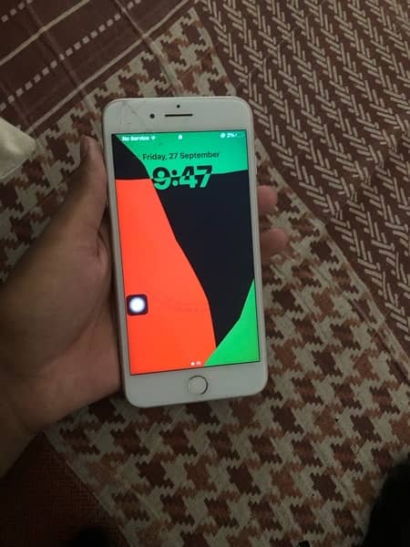 iphone 8 plus 64 gb non pta bas finger nhi chalta baqi all ok set ha 3