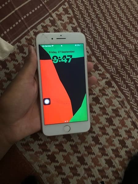 iphone 8 plus 64 gb non pta bas finger nhi chalta baqi all ok set ha 4