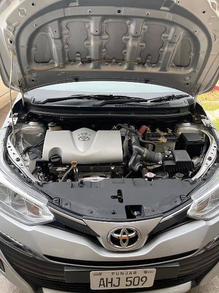 TOYOTA YARIS FULL OPTIONAL CAR. 17