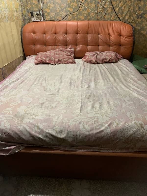 KING SIZE BED ONLY 1