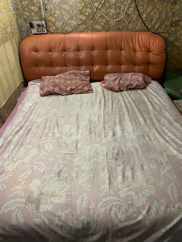 KING SIZE BED ONLY 2