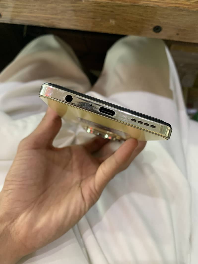 INFINIX HOT 40 pro 4