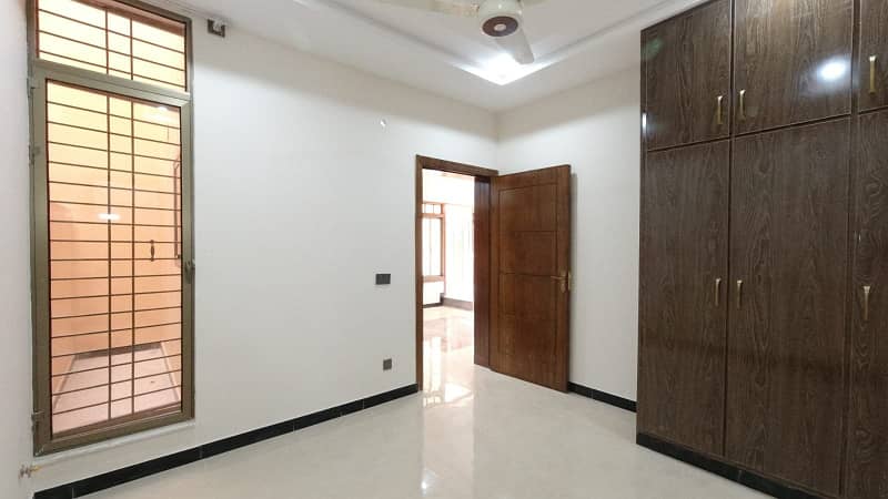 5 MARLA PARK FACING HOUSE FOR SALE in FAISAL TOWN BLOCK C 11