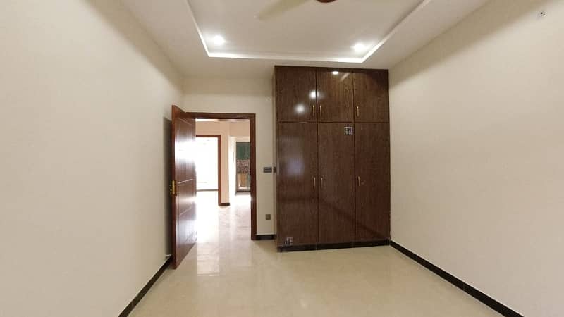 5 MARLA PARK FACING HOUSE FOR SALE in FAISAL TOWN BLOCK C 23