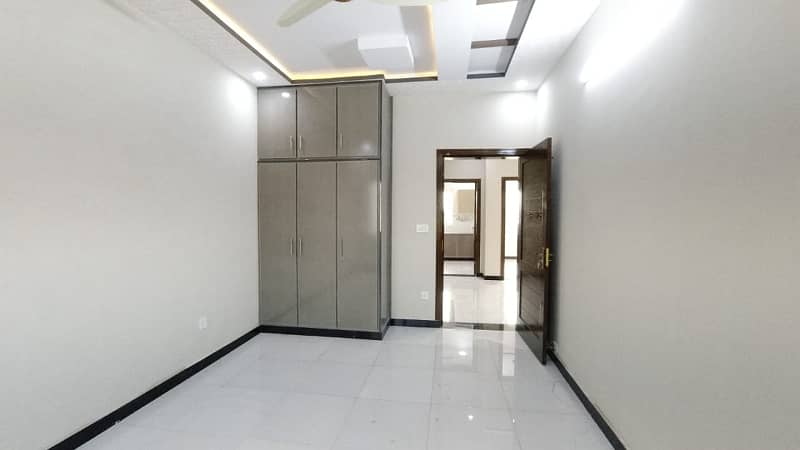 5 MARLA PARK FACING HOUSE FOR SALE in FAISAL TOWN BLOCK C 24