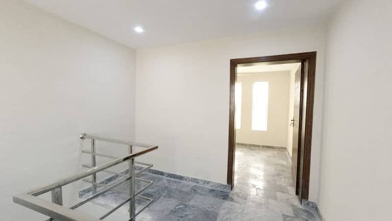 5 MARLA PARK FACING HOUSE FOR SALE in FAISAL TOWN BLOCK C 25